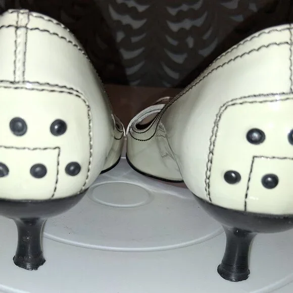 EUC Tod's Ivory Patent Leather Driving Kitten Heel 7.5 Italy Black Stitching - Picture 4 of 6
